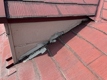 王寺町で4つのドーマがある屋根を調査！色あせや凍て割れに要注意