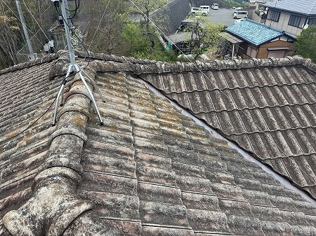 生駒市で築30年のモニエル瓦を点検！廃盤瓦の最適な修理法とは