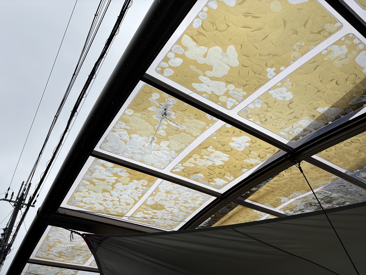 生駒市カーポート割れ