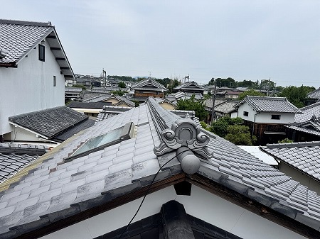和瓦に天窓
