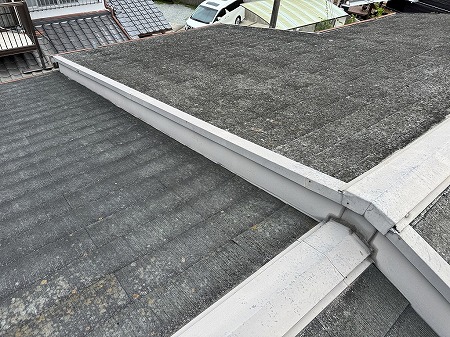 段差のある増築屋根