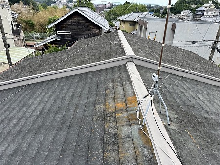 色あせたスレート屋根