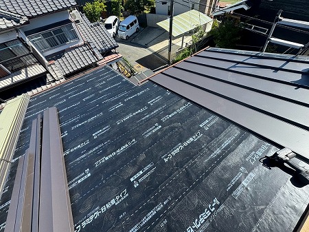 立平材施工中の屋根