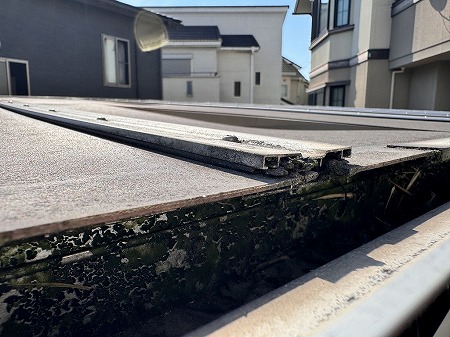 屋根端部の部材の傷み