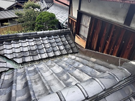 Y字型の谷板金