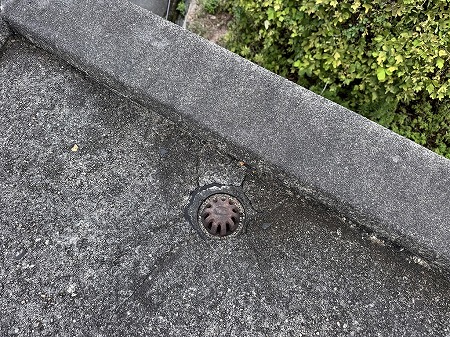 屋上の排水口まわり