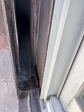 戸袋内側板金の不備