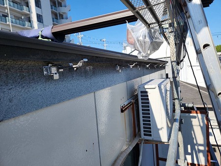 奈良市｜3階建てマンションの屋根雨樋交換！