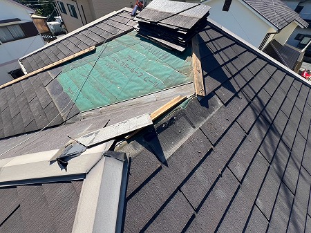 平群町で屋根材が落下？カラーベストの割れ・交換工事を徹底解説