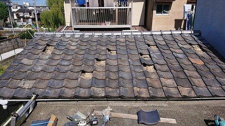 奈良市で離れのいぶし瓦を部分補修！将来の解体を見据えた最小限メンテナンス