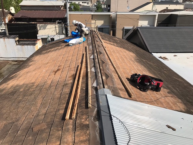 工事開始は屋根の高さ調整