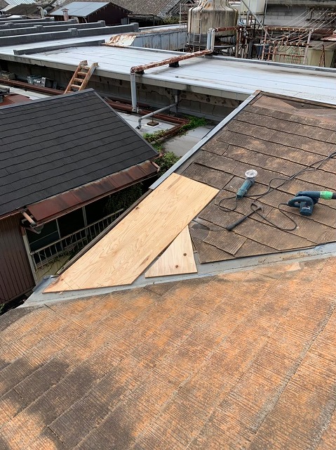 工事開始は屋根の高さ調整