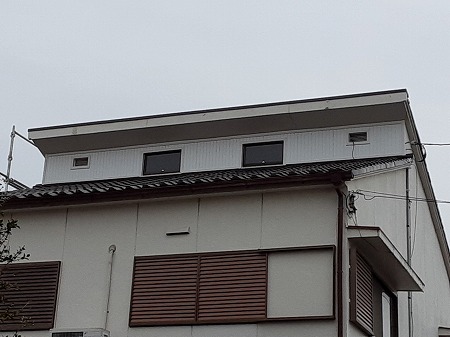 壁面プリント鋼板はり完了